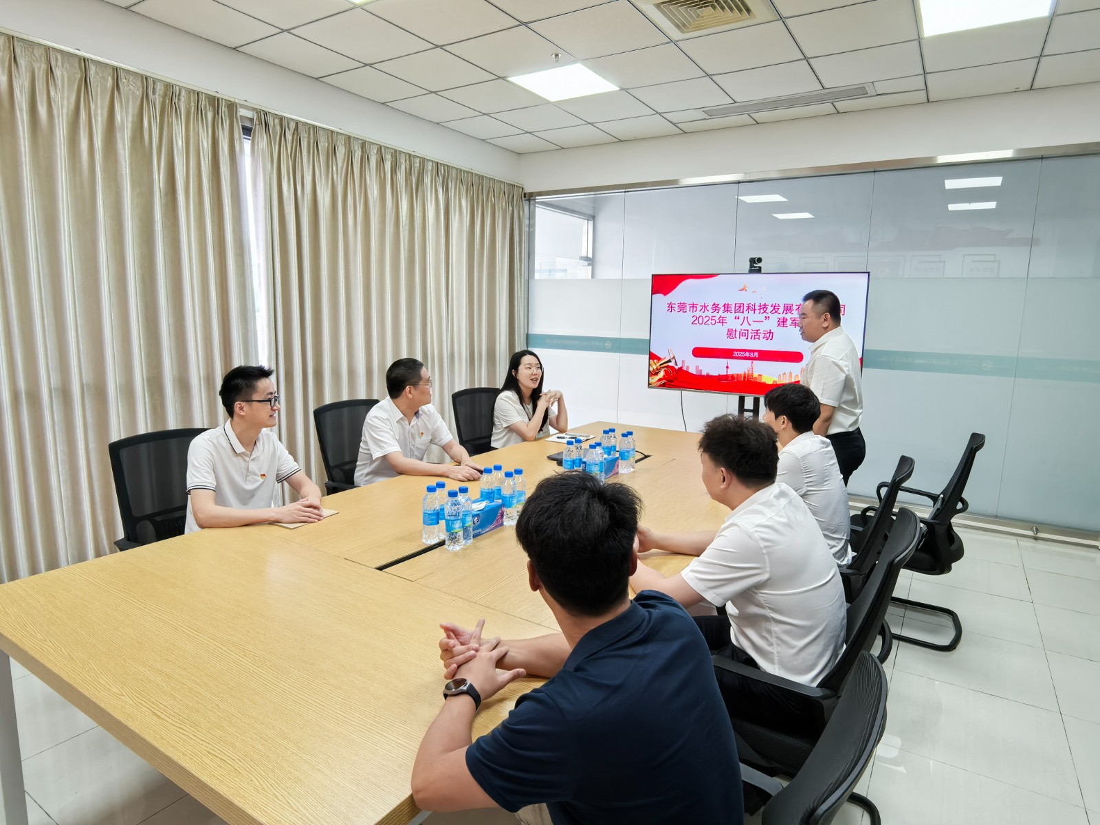 图注1:科技公司开展“八一”建军节慰问活动.jpg 图注1:科技公司开展“八一”建军节慰问活动.jpg